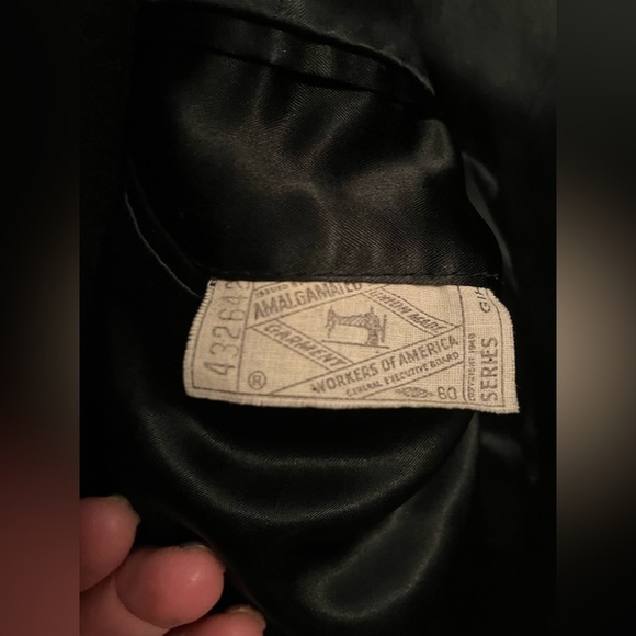 Vintage 1950s 100% pure cashmere black overcoat w/ button front/sleeves, lapel - Picture 9 of 10